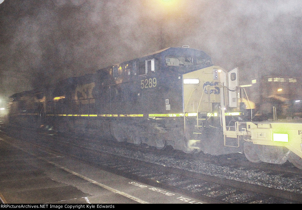 CSX ES40DC #5289 on Q135-12